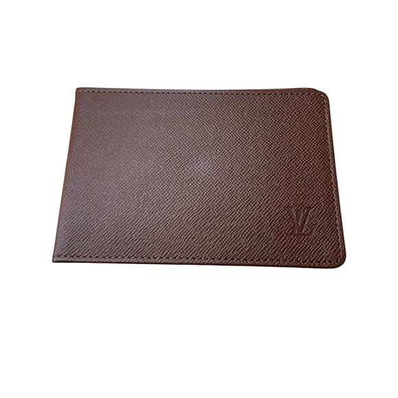 925. Louis Vuitton Brown Taiga Bifold Card Case - Picture 1 of 3
